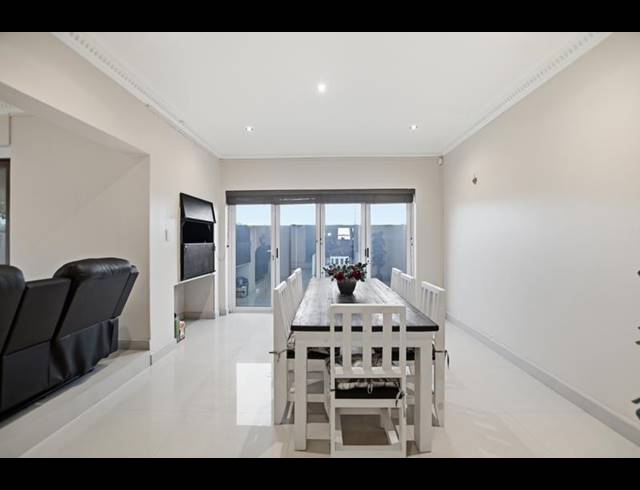 5 BEDROOM HOUSE FOR SALE IN PARKLANDS